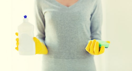 Local oven cleaner working in a central Westminster property